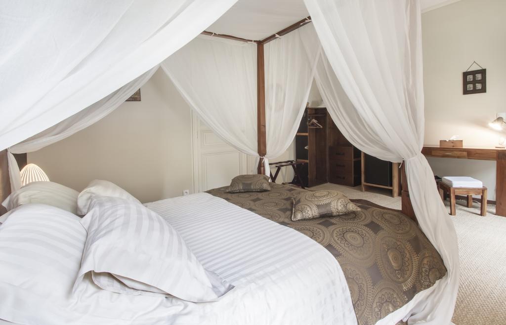 Bed and Breakfast Chateau De Puyrigaud Leoville Екстер'єр фото