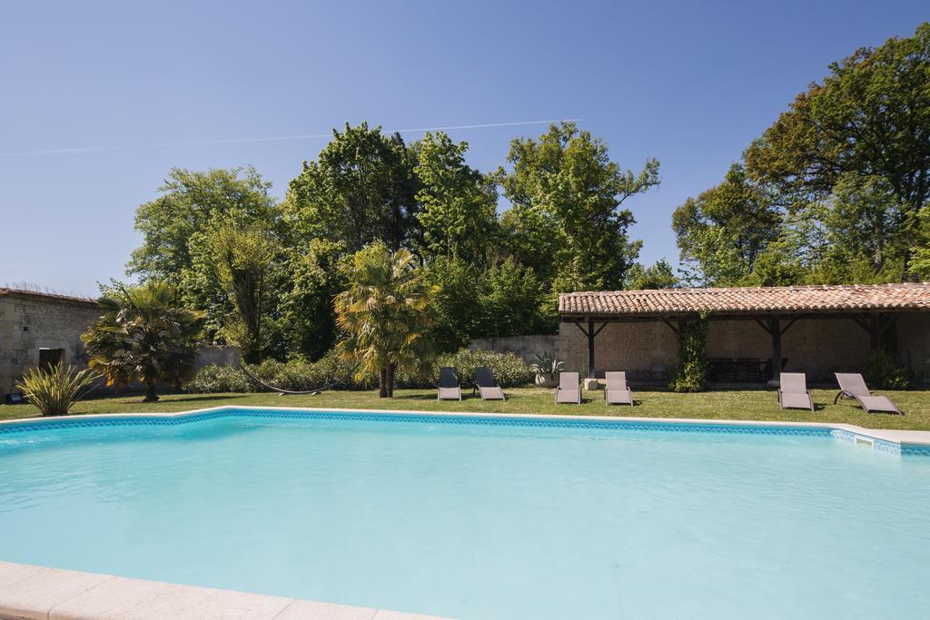 Bed and Breakfast Chateau De Puyrigaud Leoville Екстер'єр фото