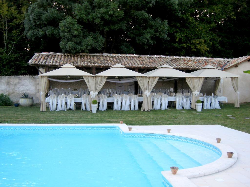 Bed and Breakfast Chateau De Puyrigaud Leoville Екстер'єр фото