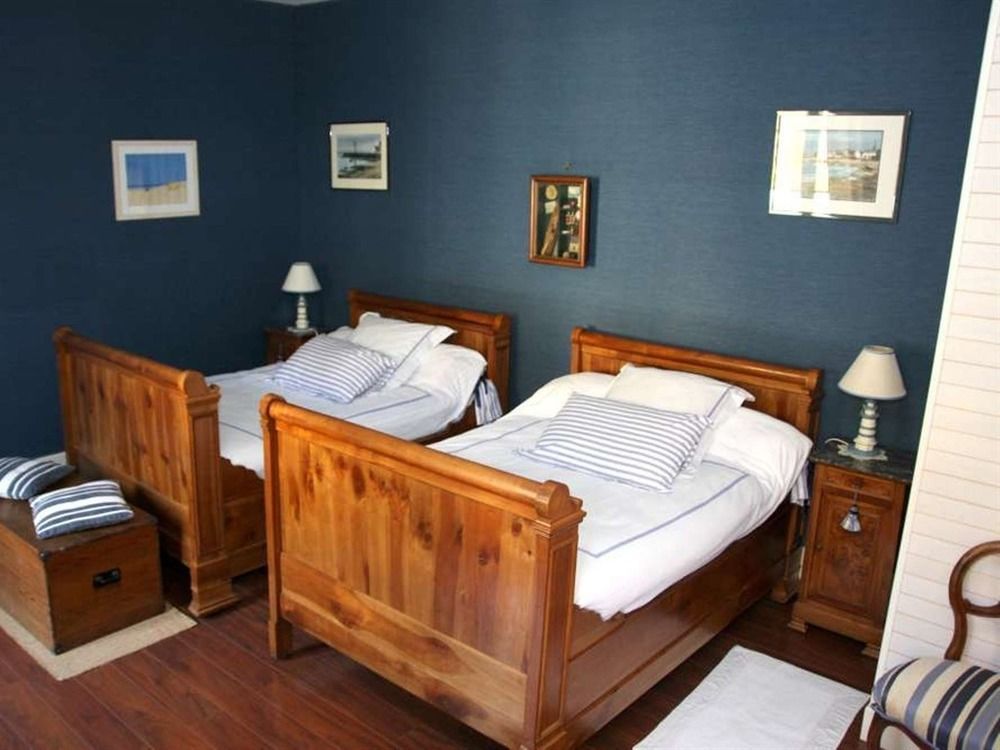 Bed and Breakfast Chateau De Puyrigaud Leoville Екстер'єр фото