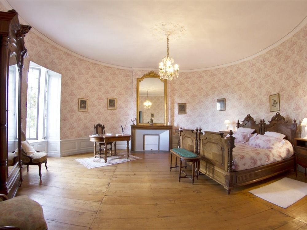 Bed and Breakfast Chateau De Puyrigaud Leoville Екстер'єр фото