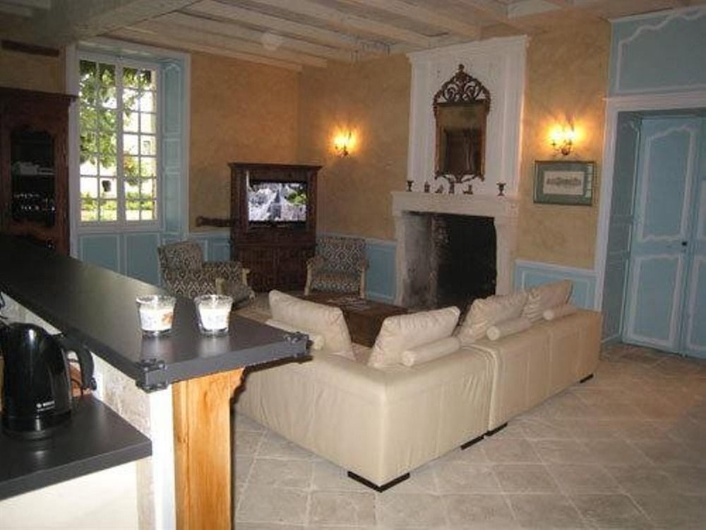 Bed and Breakfast Chateau De Puyrigaud Leoville Екстер'єр фото